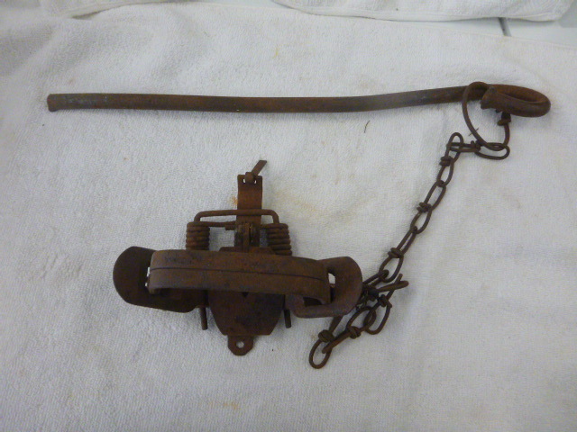lot 25 image: Hunting Trap