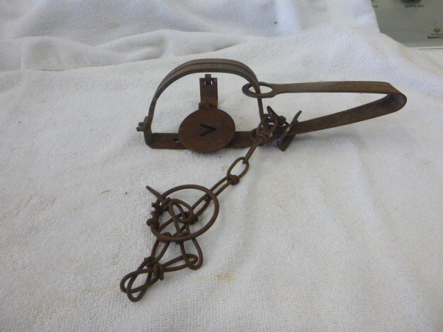 lot 27 image: Hunting Trap
