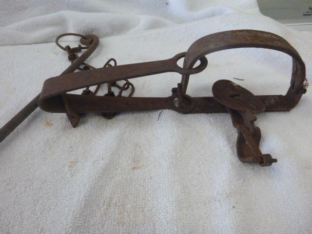 lot 28 image: Hunting Trap