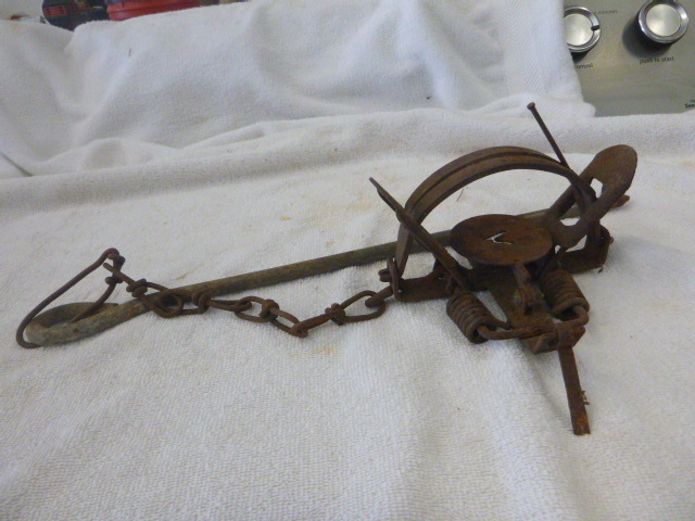 lot 33 image: Hunting Trap