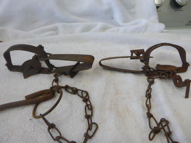 lot 35 image: Hunting Traps