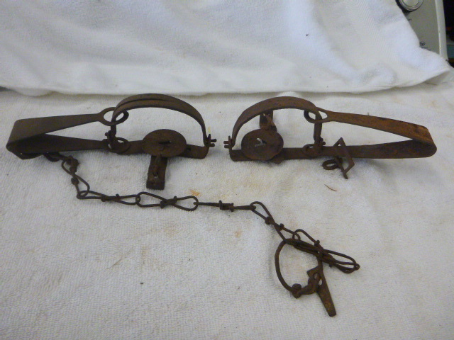 lot 38 image: Hunting Traps