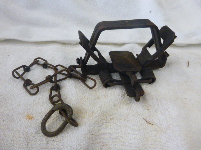 lot 40 image: Hunting Trap