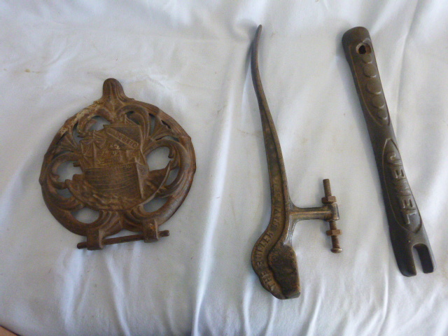 lot 61 image: Vintage Metal Collectibles