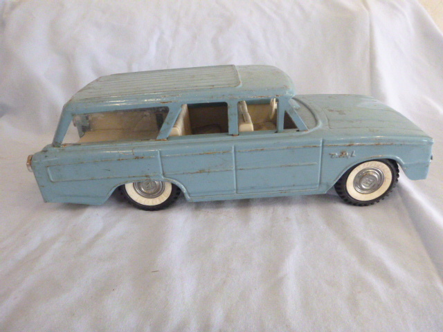 lot 64 image: Vintage Buddy L. Station Wagon