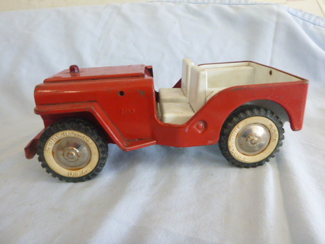 lot 66 image: Vintage Metal Tonka Jeep