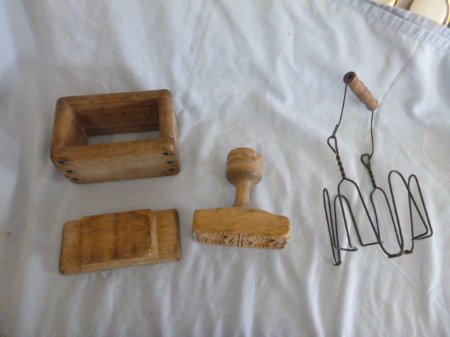 lot 68 image: Vintage Items