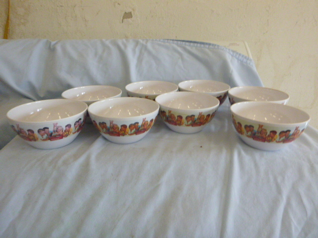 lot 74 image: 8 Coca-Cola Plastic Bowls