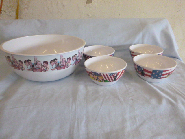 lot 77 image: Coca-Cola Bowls