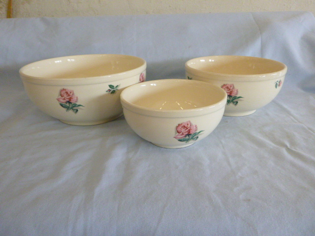 lot 79 image: 3 Thermocraft Serving Bowls