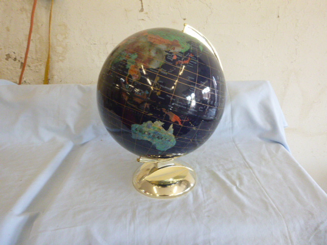 lot 84 image: Globe