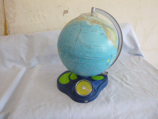 lot 85 image: Globe
