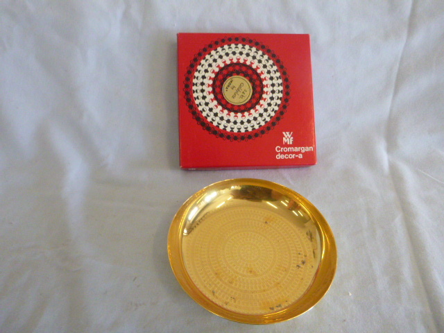 lot 94 image: 24 Kt. Gold Plate Jewelry Dish