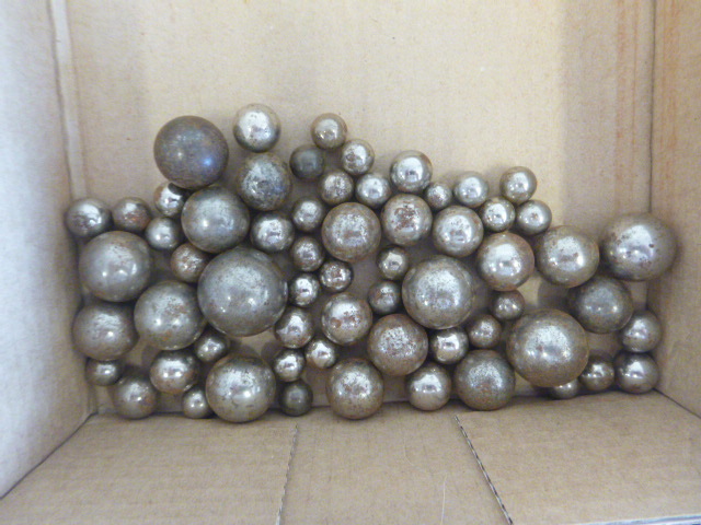 lot 133 image: Lot of Metal Pellets