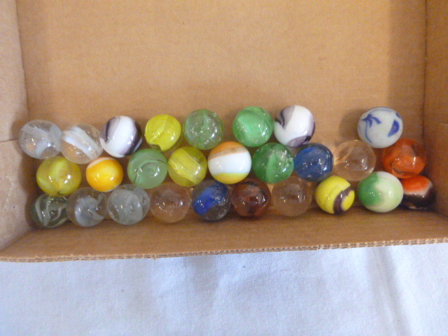 lot 135 image: Lot of Marbles