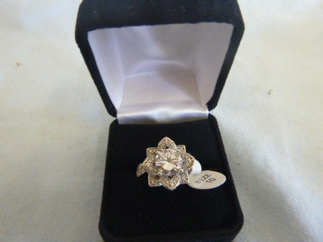 lot 144 image: White Stone Ring