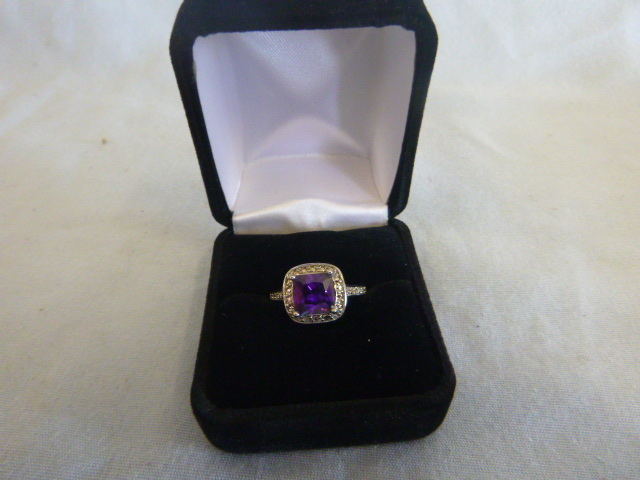 lot 145 image: Purple Stone Ring