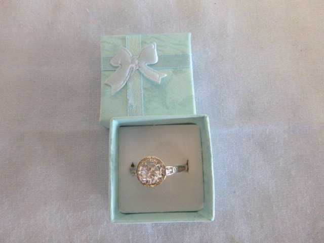 lot 152 image: White Stone Ring
