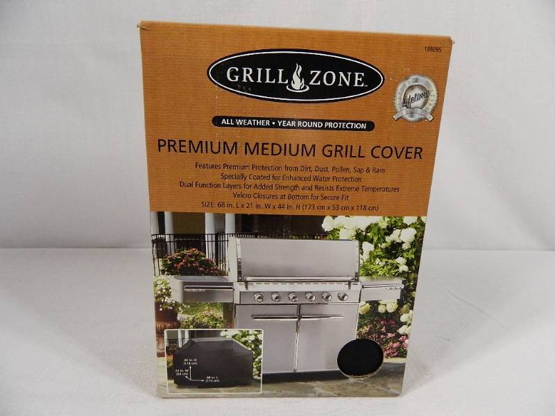 lot 32 image: New Medium Grill Cover