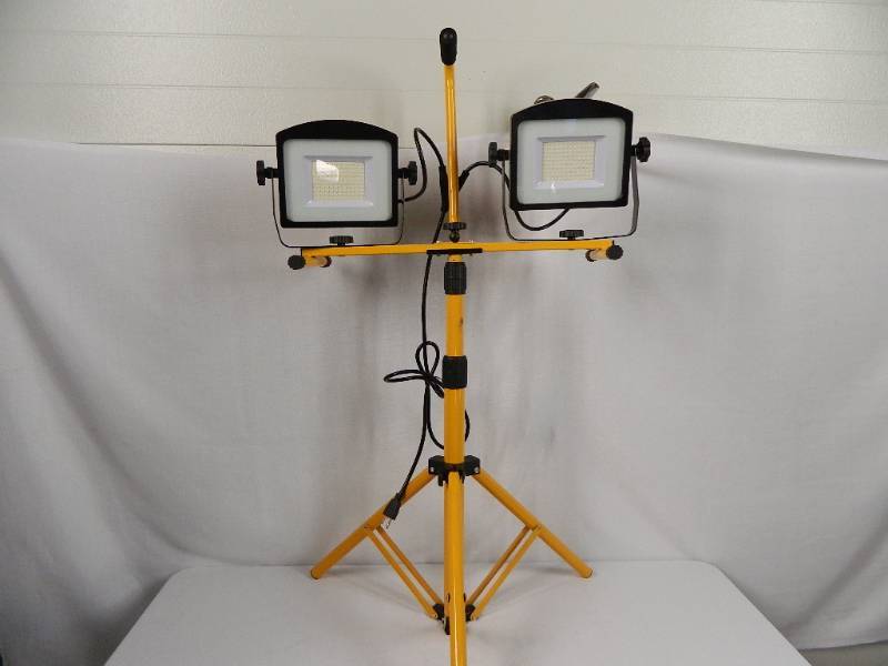 lot 38 image: New LED Tripod Worklight