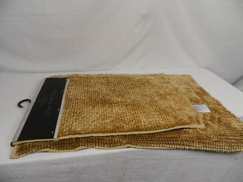 lot 46 image: New 2 Piece Bath Rug Set