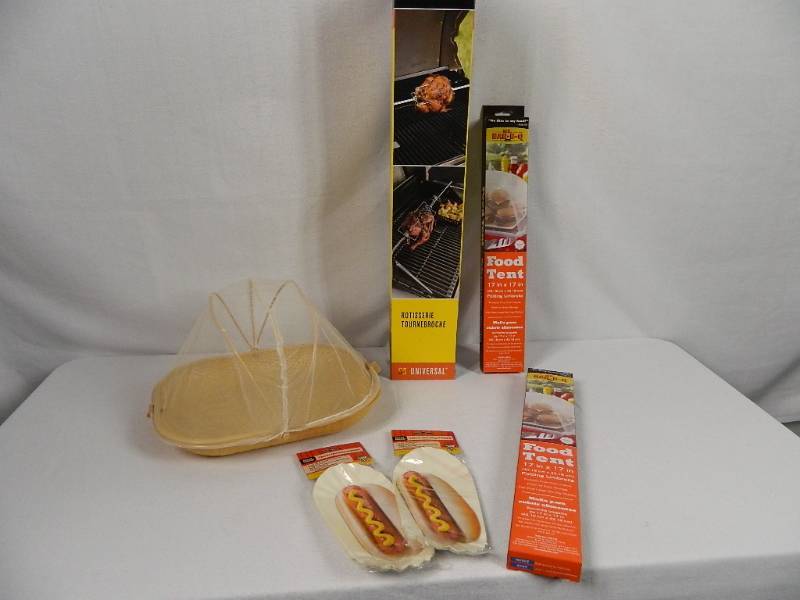 lot 50 image: New BBQ  Picnic Accessories