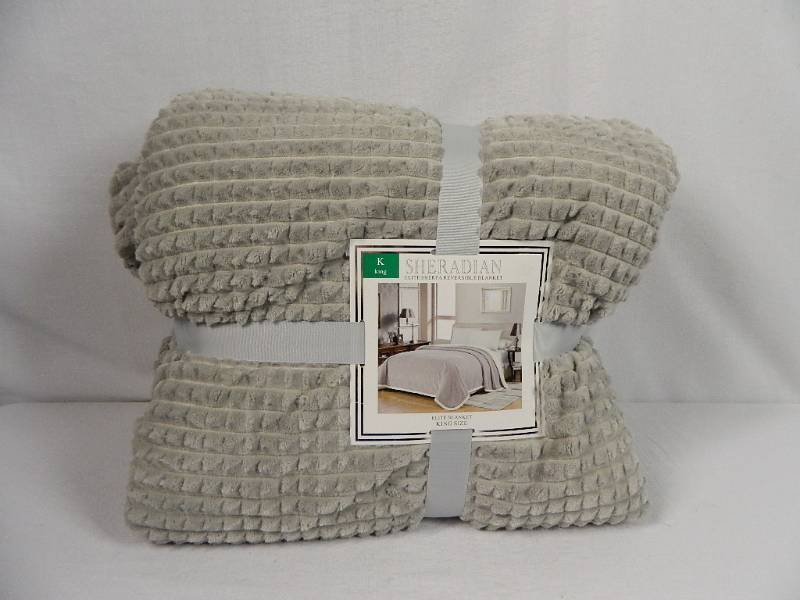lot 52 image: New King Sized Elite Reversible Sherpa Blanket