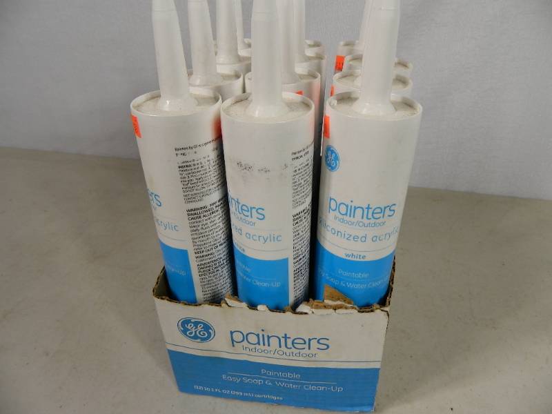 lot 58 image: 12 Tubes of White Acrylic Caulk