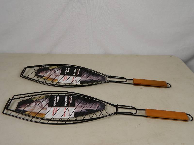 lot 76 image: 2 New Fish Grilling Baskets