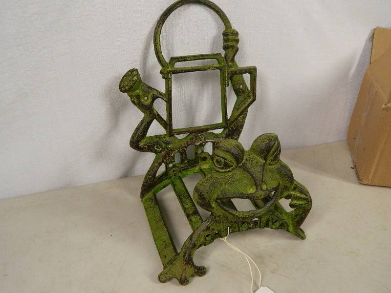 lot 80 image: New Cast Iron Hose Holder