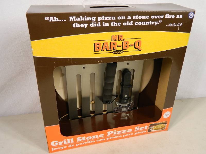 lot 86 image: New Grill Stone Pizza Set