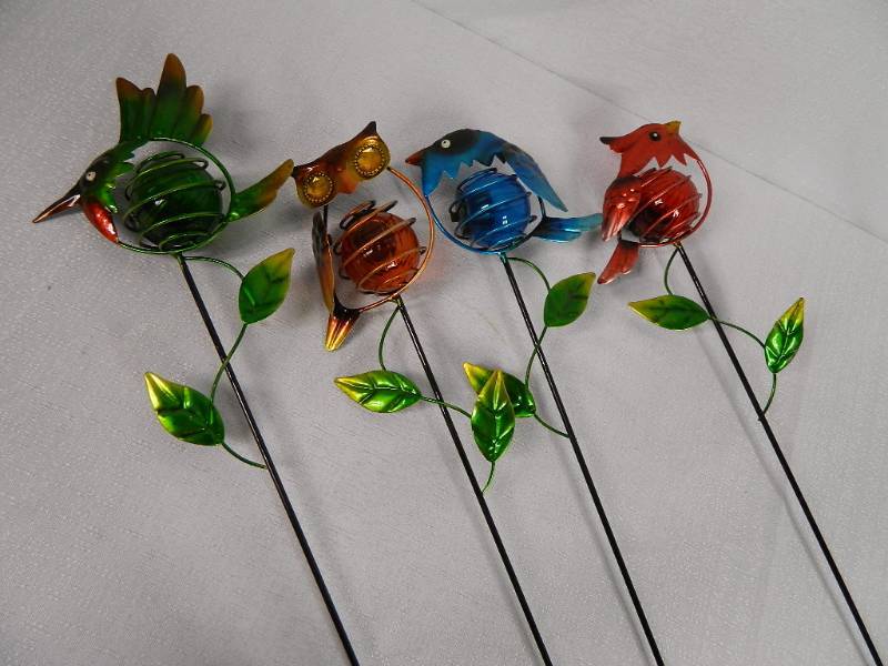 lot 107 image: 4 New Solar Yard Decor Items