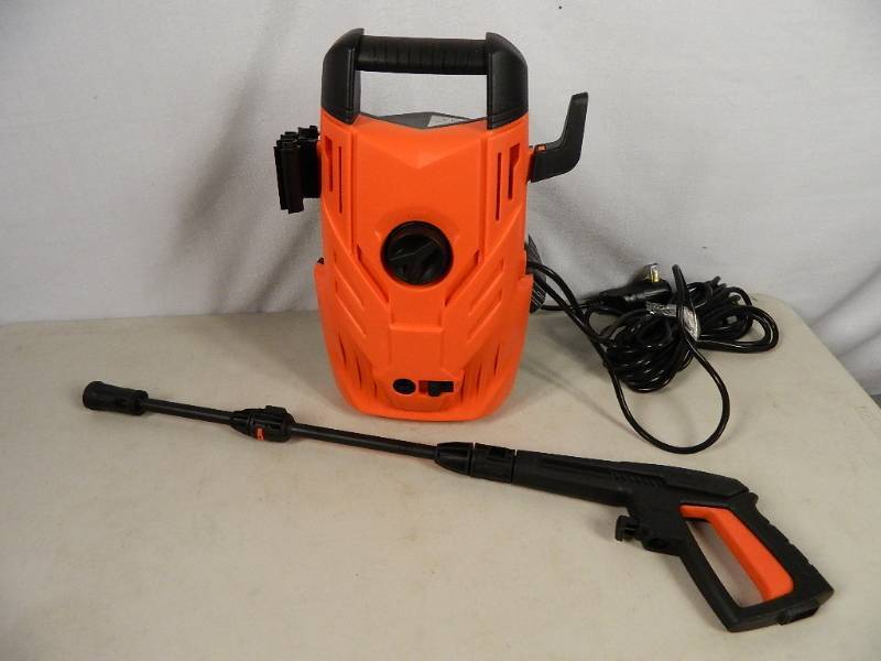 lot 9 image: New 1600 PSI Electric Pressure Washer