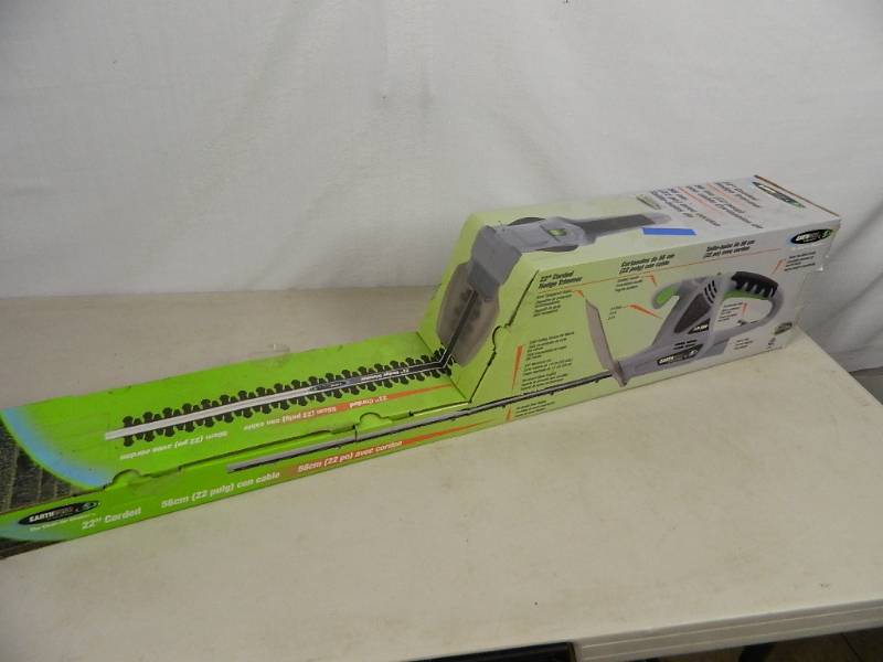 lot 12 image: New 22 IN Electric Corded Hedge Trimmer