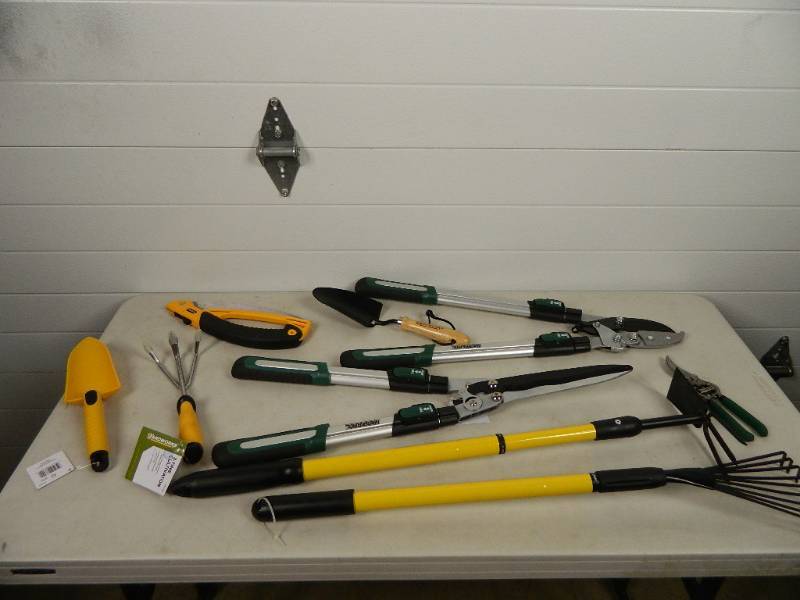 lot 135 image: New Lawn and Garden Tools