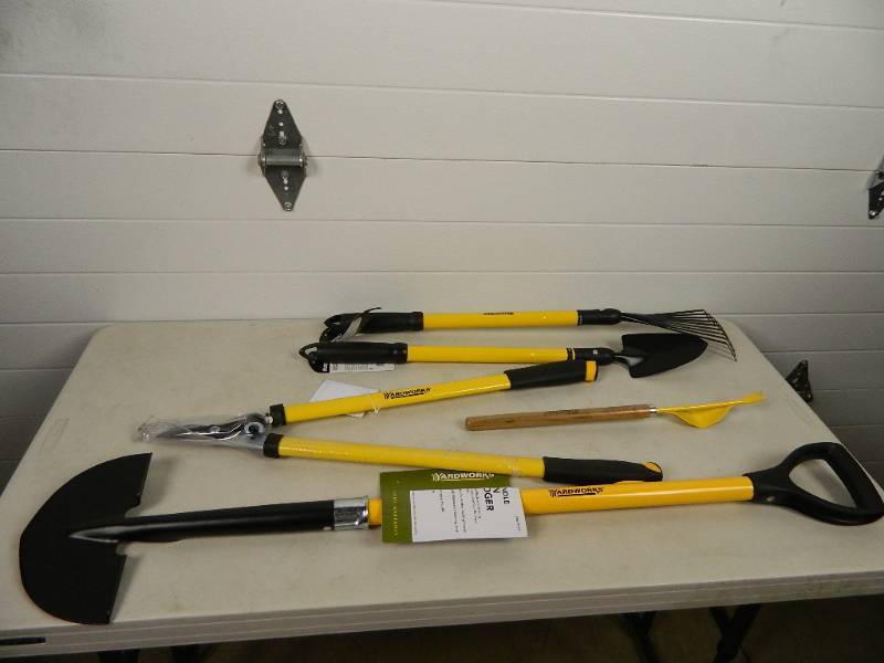 lot 140 image: New Lawn and Garden Tools