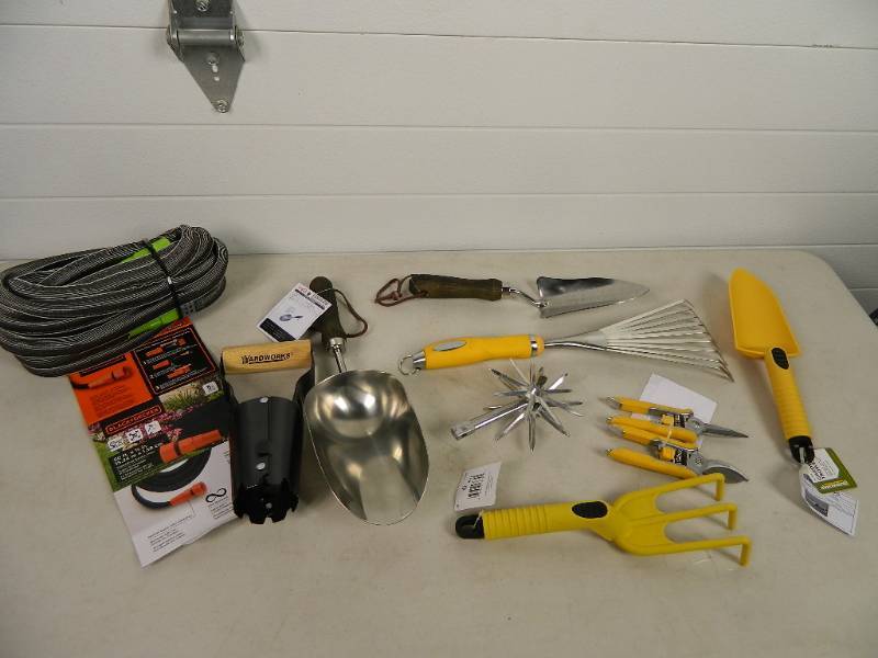 lot 142 image: New Lawn and Garden Tools