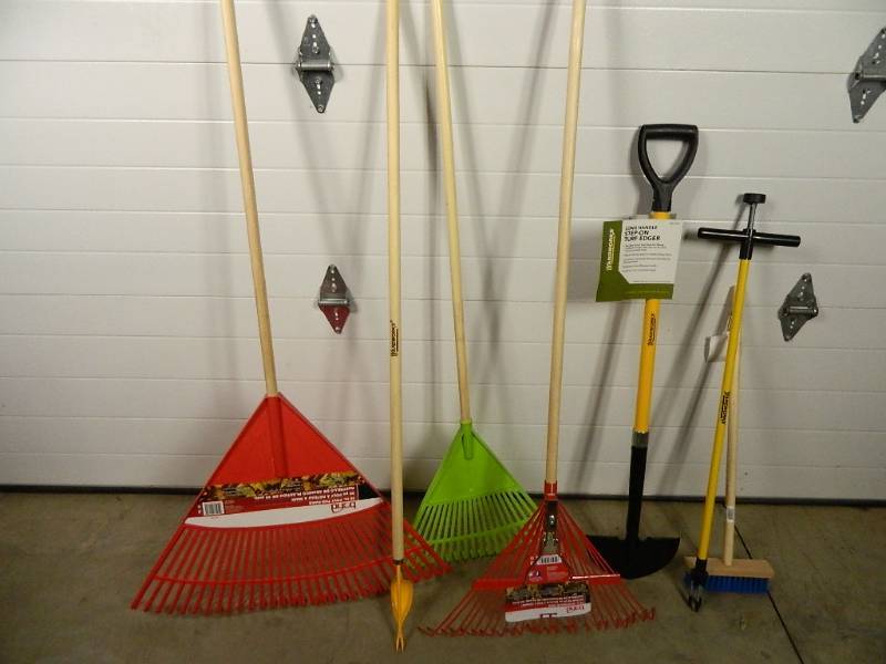 lot 150 image: New Long Handle Tools