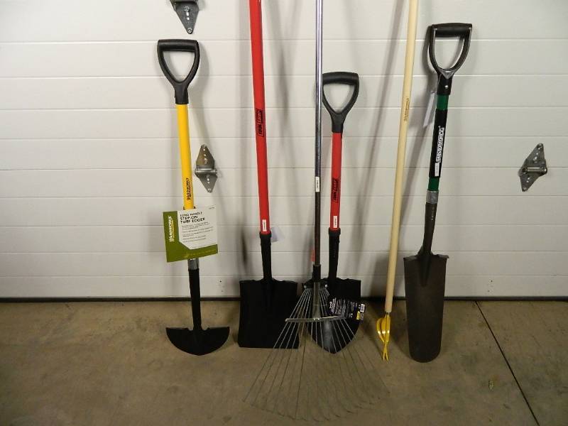 lot 152 image: New Shovels and Rake
