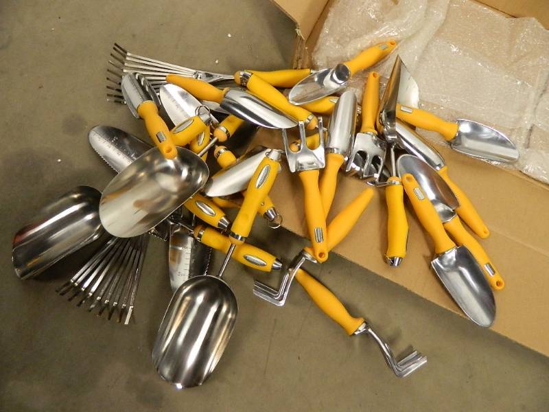 lot 163 image: Bulk Garden Tools
