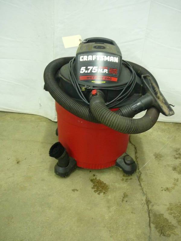 lot 4 image: Craftsman 16 Gallon Full Blowing WetDry Vacuum With Hose & Owners Manual