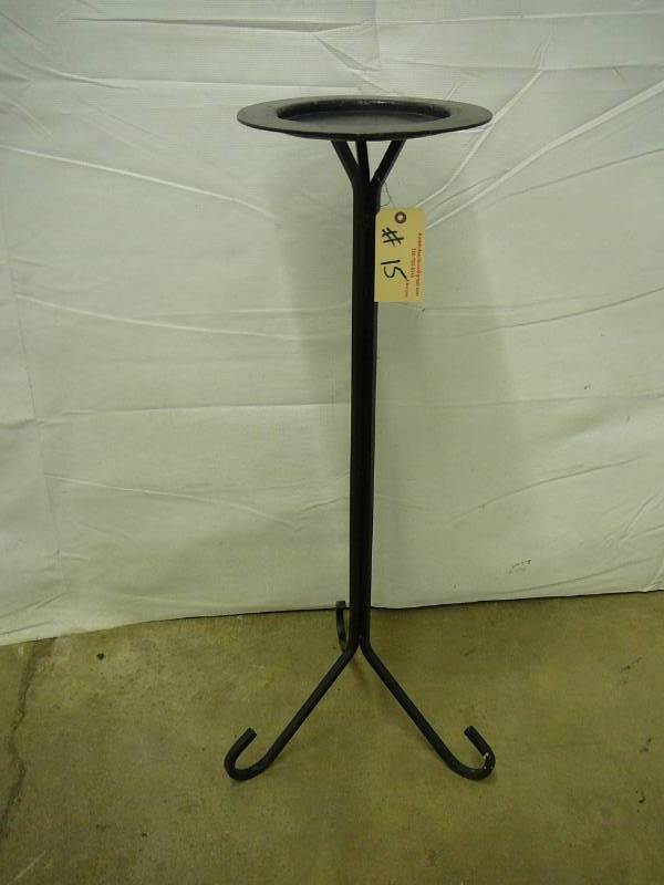 lot 15 image: Steel Plant Stand