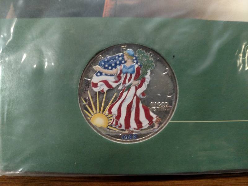 lot 199 image: 1988 Painted American Eagle Silver ...