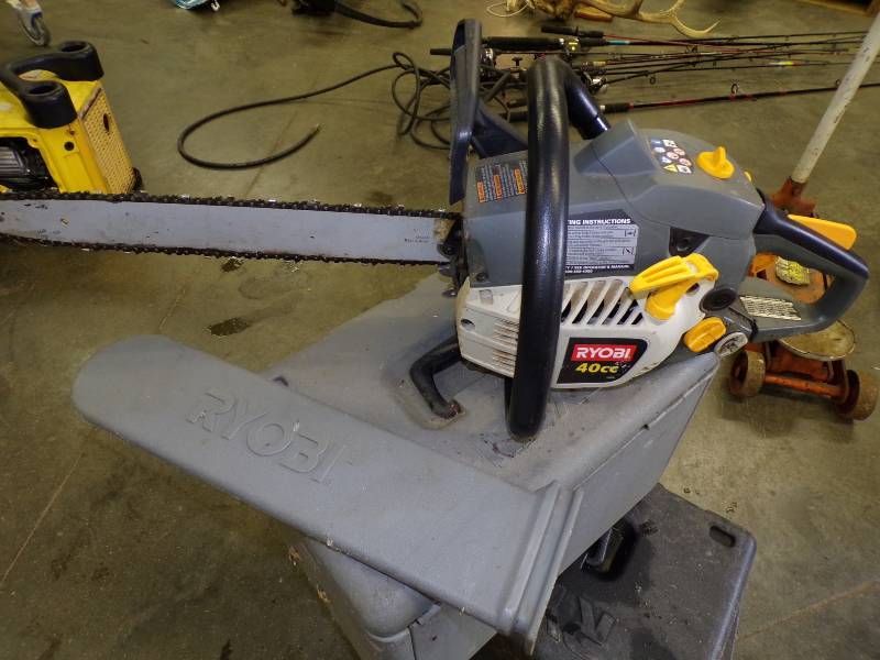 lot 15 image: Ryobi 40 CC Chain Saw 18 Bar with Case