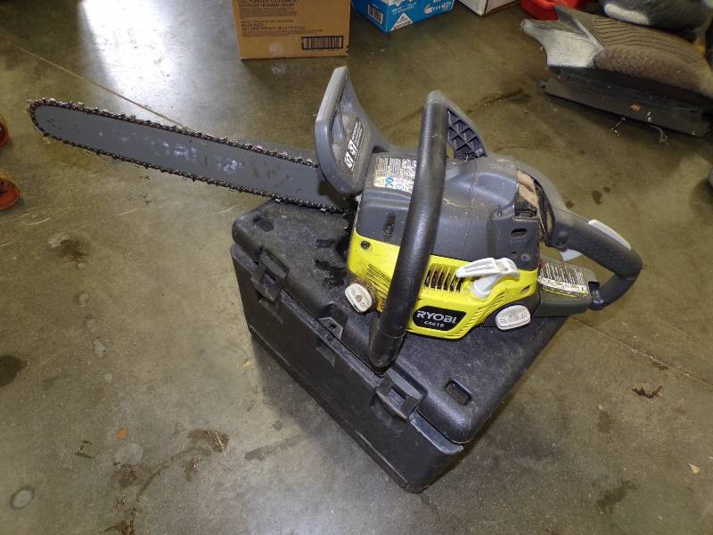 lot 16 image: Ryobi 40 CC Chain Saw 18 Bar with Case
