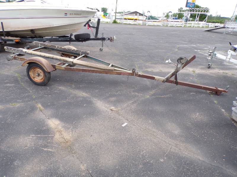 lot 3 image: Boat Trailer