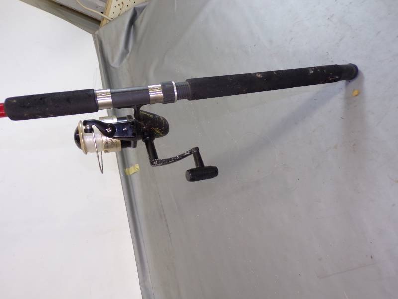 lot 29 image: Heavy Duty Rod and Reel