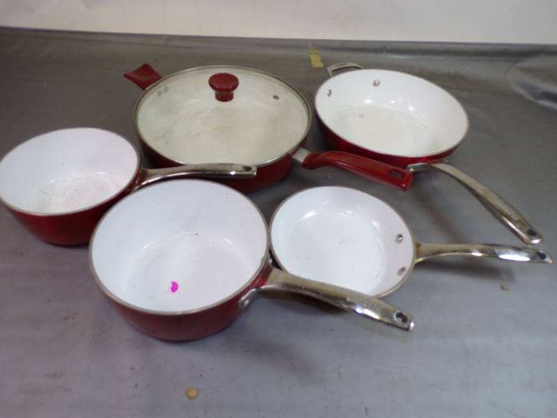 lot 36 image: Pot and Pan Set