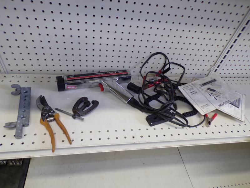 lot 50 image: Craftsman Timing Light with Tools