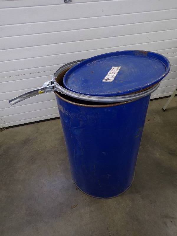 lot 54 image: 55 Gallon Steel Drum with lid and latch